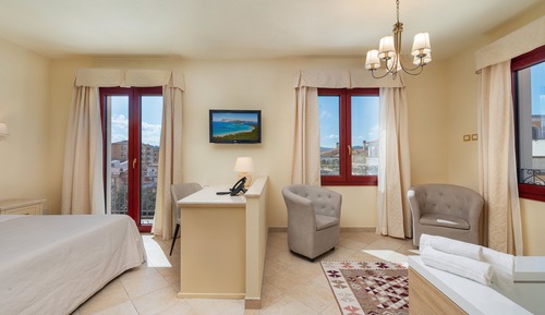 Suite, 1 cama de matrimonio grande, bañera de hidromasaje, vistas a la ciudad