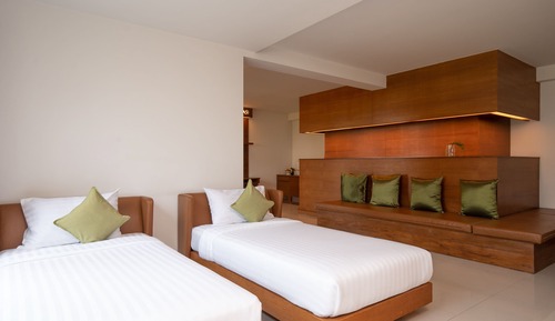 Deluxe Family Room