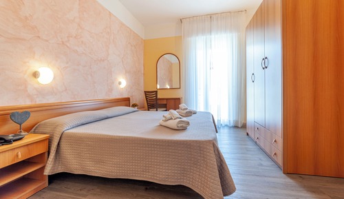 Habitación estándar con 1 cama doble o 2 individuales