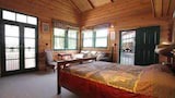 Queen Ensuite Room