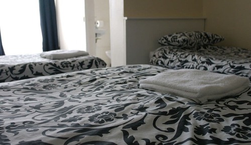 Habitación triple, baño privado