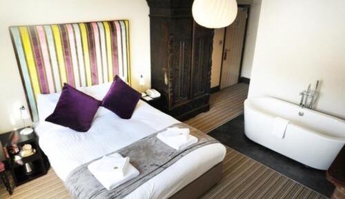 Habitación doble superior, baño privado (Red Lion Feature Room)
