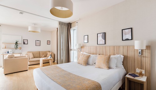 Estudio superior, 1 cama de matrimonio, no fumadores, cocina