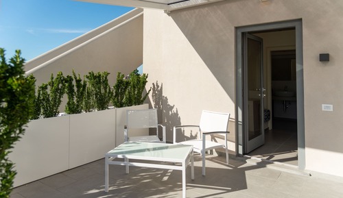 Habitación superior, 1 cama doble, terraza, vistas al jardín