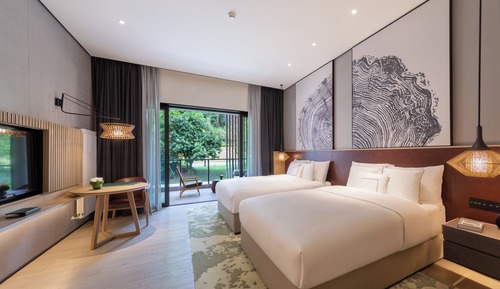 Melia Guestroom with Lake View (2+1)