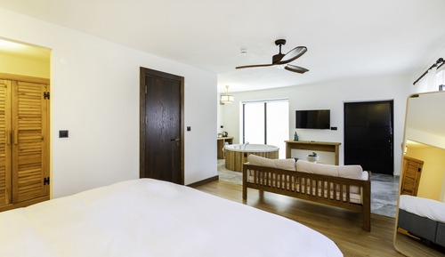 Junior Garden Suite with Hot Tub