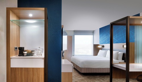 Suite, 1 cama de matrimonio grande (Mobility Accessible, Roll-In Shower)