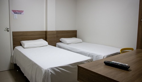 Habitación básica con 2 camas individuales
