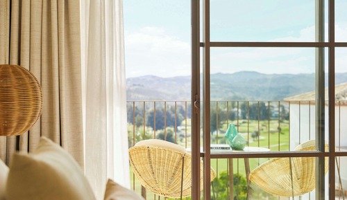 Habitación Doble, cama King, Vista Golf y Terraza