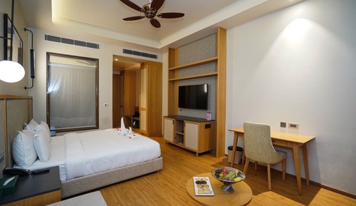 Elegant Room with Balcony