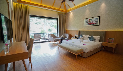 Cottage Room with Balcony