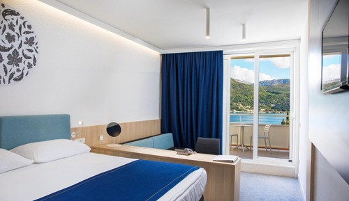 Habitación superior con 1 cama doble o 2 individuales, vistas al mar