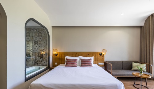 Suite de diseño, 1 cama de matrimonio grande, patio, vistas al jardín