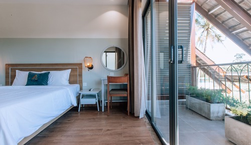 Habitación de diseño doble, 1 cama de matrimonio grande, balcón, vistas al lago