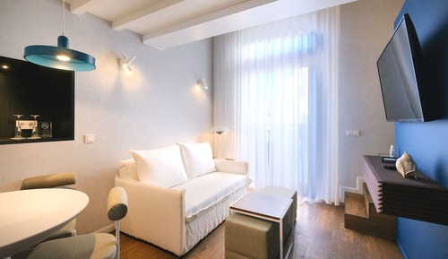 Suite estudio familiar, 1 cama de matrimonio grande, no fumadores, entresuelo