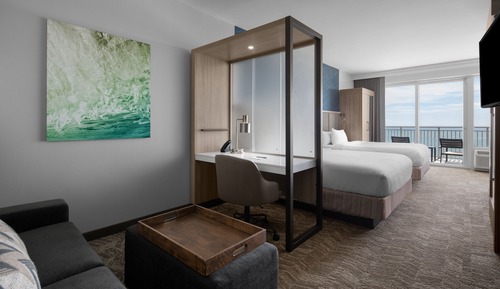 Suite, varias camas, balcón, frente al mar (Mobility Accessible, Roll-In Shower)