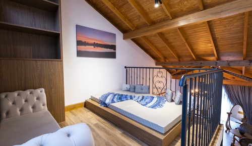 Habitación romántica doble, varias camas, bañera de hidromasaje