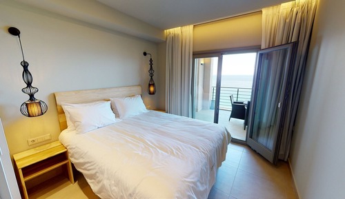 Apartamento Grand, 3 habitaciones, 2 baños, vistas al mar
