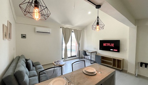 Apartamento (Single Studio w/Balcony)