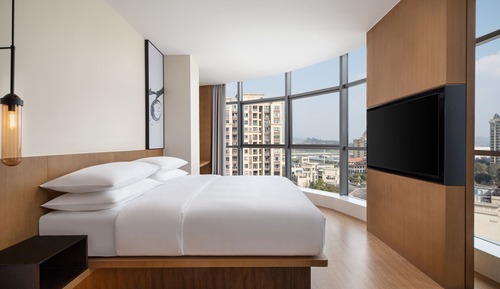 Habitación, 1 cama de matrimonio grande, vistas a la ciudad