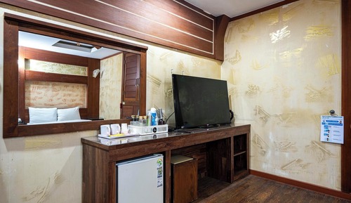 Room (Twin)