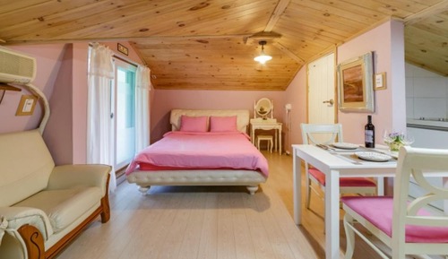 Room (Staying in room 301 [studio private t)