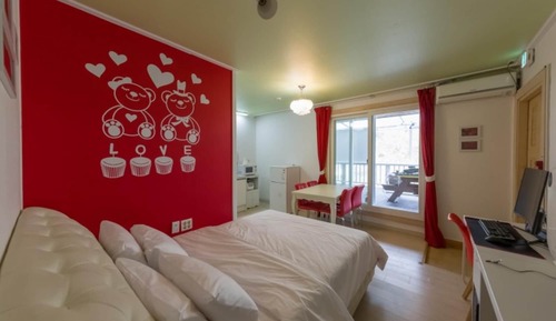 Room (No 202 Pool Light Love [Individual Te)