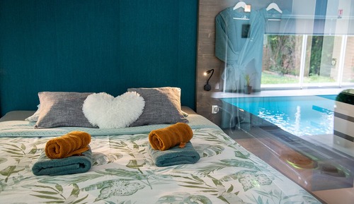 Suite romántica, baño privado, vistas al jardín