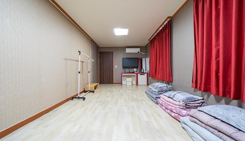 Room (Large Ondol (OTT))