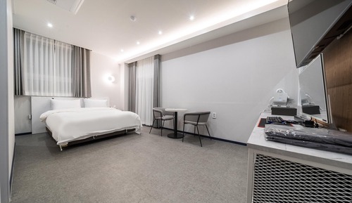 Room (Semi-Special Room (1PC/Netflix/Styler)