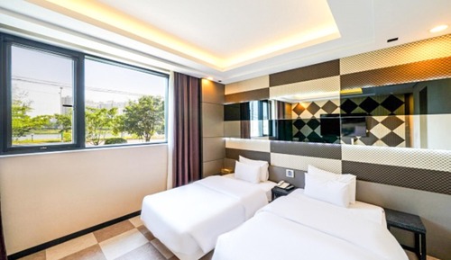 Room (Twin (randomly assigned) (Taehwa Rive)