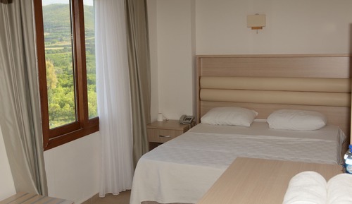 Habitación económica doble, 1 cama doble, fumadores, vistas a la montaña