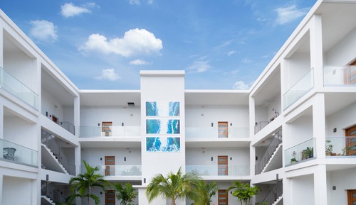 Apartamento de lujo, 1 cama de matrimonio grande con sofá cama, vistas al mar, planta baja