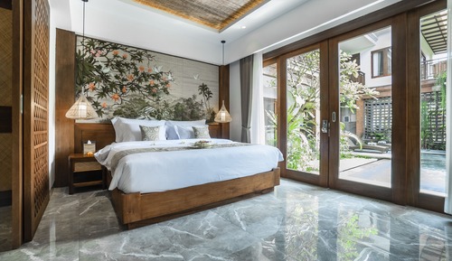 Deluxe Room Pool Access