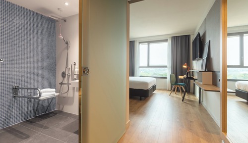 Habitación estándar, 1 cama de matrimonio, accesible en silla de ruedas (Mobility, Roll-In Shower)