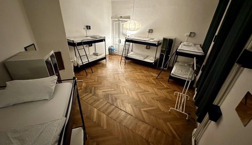 Dormitorio compartido básico, solo para mujeres
