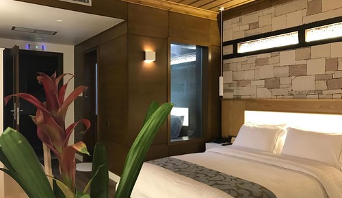 Habitación triple, balcón