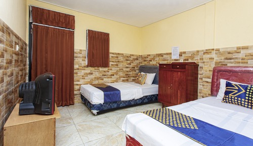 Habitación básica con 2 camas individuales