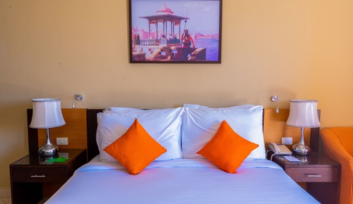 Habitación Deluxe con 1 cama doble o 2 individuales, vistas a la piscina