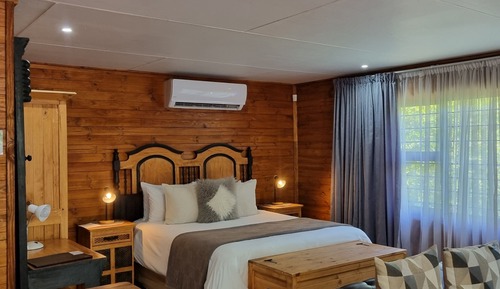 Jackalberry Cabin (River View)