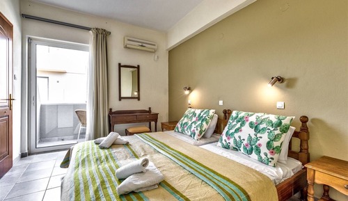 Habitación estándar con 1 cama doble o 2 individuales
