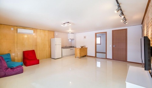Habitación (Byulgwan-dong K room)