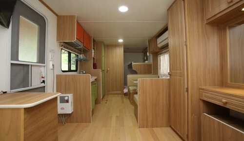 Room (Caravan 4)
