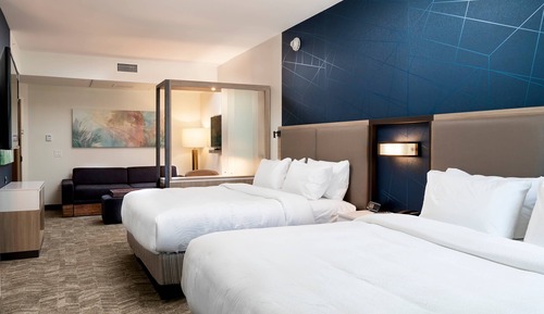 Suite, varias camas (Mobility Accessible, Roll-in Shower)
