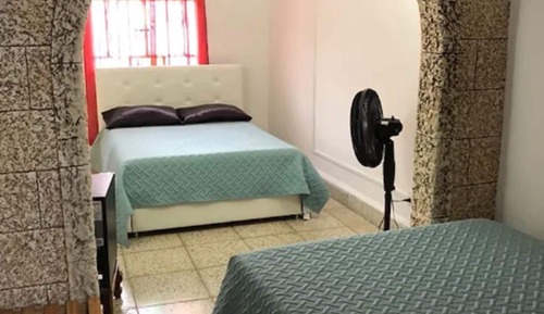 Habitación estándar con 1 cama doble o 2 individuales