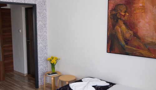 Habitación triple, 1 habitación, baño privado, vistas a la ciudad