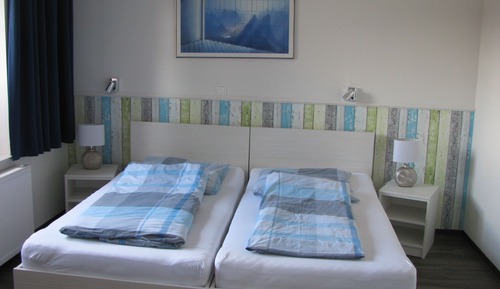 Habitación básica con 1 cama doble o 2 individuales
