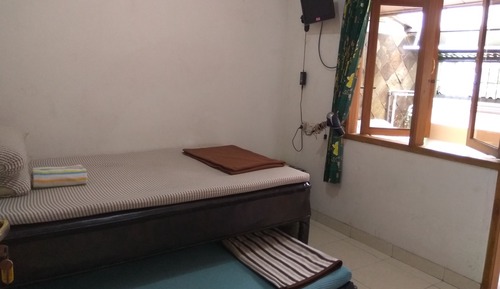 Habitación básica (Double BunkBed Shared Bathroom Fan TV)