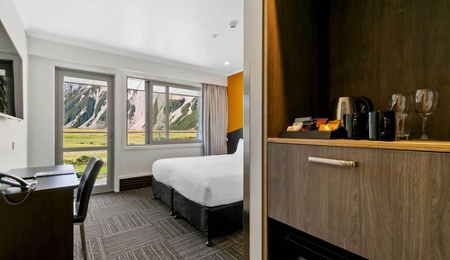 Mt Cook Lodge Room Valley View with 1 King Bed