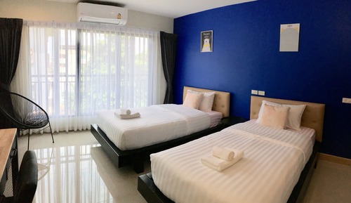 Habitación básica con 2 camas individuales
